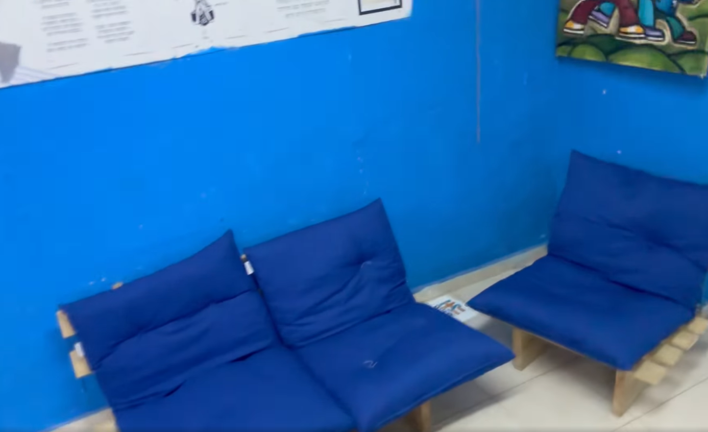 Все для комфорта. Украинка показала, как выглядит бомбоубежище в Израиле (видео)